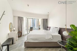 Stylish & Modern 3BR Apartment in Marina Stunning Views
