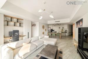 Stylish & Modern 3BR Apartment in Marina Stunning Views