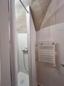 Près dAvignon, studio de charme avec vue