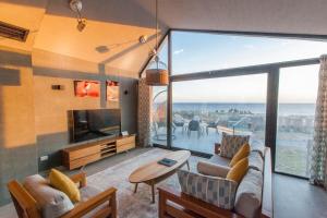 Stylish Seaview 2BR Soma bay Villa with Free Pool & Beach