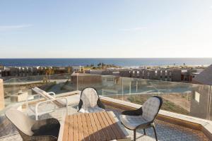 Stylish Seaview 2BR Soma bay Villa with Free Pool & Beach