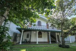 Green White Deluxe Room - Metarambe