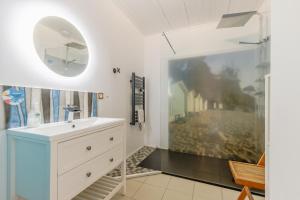 Appartements Les Bains de Mer Vendee : Two-Bedroom Apartment, seafront La Noirmoutrine