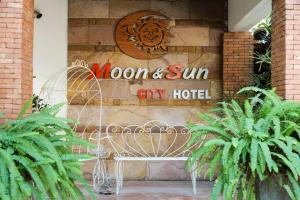 โรงแรมมูนแอนด์ซัน Moon and Sun Hotel