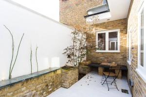 Quiet Queens Park Courtyard Flat