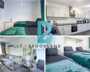 Two Bedroom House by Brookland Stays Serviced Accommodation Short Lets Manchester with Free WiFi - 格洛索普
