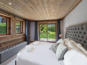 Chalet de luxe avec espace bien-être, 5 chambres ensuite, cinéma, proche Megève - FR-1-569-81