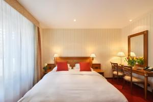 Standard Double Room City Side room in Golf Hotel René Capt