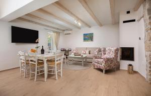 Beautiful Home In Bribir 