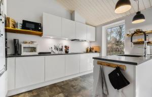 5 Bedroom Nice Home In Fårevejle