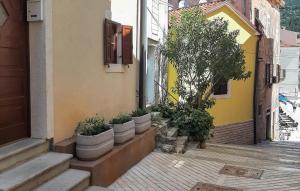 Awesome Apartment In Cres With Wifi