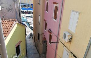 Awesome Apartment In Cres With Wifi 
