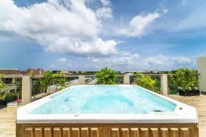 2 BD Suite with Balcony Gym Rooftop Pool - Lafitte