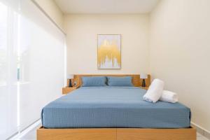 2 BD Suite with Balcony Gym Rooftop Pool