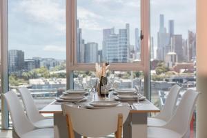 Corner Apt Panoramic Waterfront View Vintage 3BR