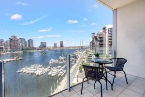 Corner Apt Panoramic Waterfront View Vintage 3BR
