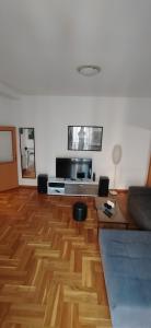 Paris 2 Night Private Parking