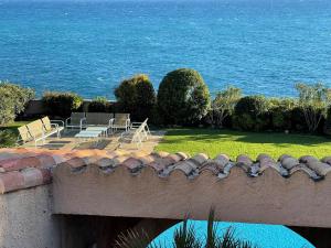 Villas La Roche Bleue - Villa de charme avec vue exceptionnelle bord de mer piscine privee jardin et terrasse : photos des chambres