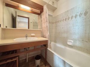 Appartements Studio ski-in/ski-out a Notre-Dame-de-Bellecombe, piscine, tennis, parking - 4 personnes - FR-1-595-3 : photos des chambres