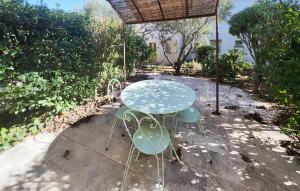 Maisons de vacances Lovely Home In Saint Laurent De La Ca : photos des chambres