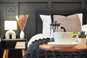 4 Bed House - Long Stays Welcome - Smart TVs in Each Bedroom - Parking