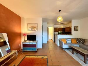 Maisons de vacances Villa a Cavalaire-sur-Mer avec piscine, sauna, parking et animaux acceptes - FR-1-226B-156 : photos des chambres