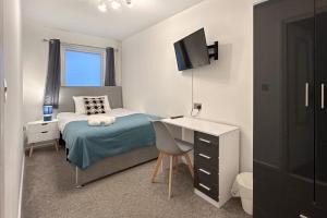 6-Bedroom Contractor House with 9 Beds - Managed by Your Lettings Short Lets & Serviced Accommodation Peterborough including Free Parking and WiFi and Netflix