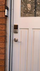 B3 Luxury home in Mississauga nearby shipping center square one