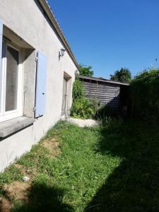 Maisons de vacances Agreable maison calme avec terrasse, jardin et vue sur verger : photos des chambres