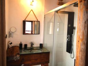 Chalets Prestigious Chalet for 18 Guests, Pool & Jacuzzi, close to slopes and resort center : photos des chambres