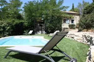 Villa avec Vue Panoramique et Piscine - Comps