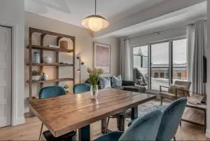 Initial / Gallery / Qc+Parking - Wendake