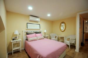 Ramblas Rentals Central Duplex 4BR Terrace Pool Table & Ping Pong