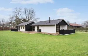 Stunning Home In Tarm With Wifi - Tarm