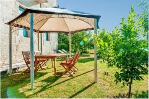 Spacious House with Pool in Carballedo - Santo Tomé