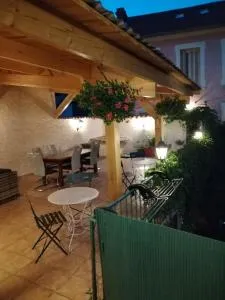Gîte La Rose des Alpes à Serres, 3 chambres, capacité 4 à 8 personnes, Cuisine, Terrasse, Parking et Garage - La Piarre