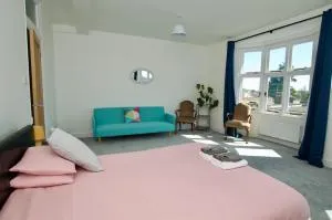 Beautiful large 3-bed coastal flat with parking. - Kirby Cross