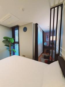 Gwanghwamun Square House