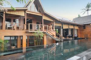 Spacious villa in Kabupaten Tabanan with sea view