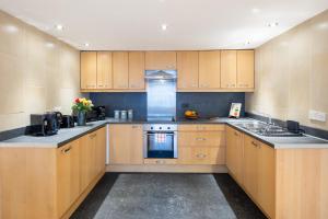 Central Flat-2Bedrooms-2Bath-By FabAccommodation