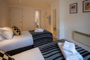 Central Flat-2Bedrooms-2Bath-By FabAccommodation