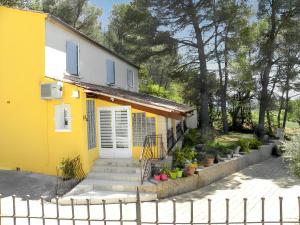 Villas Villa spacieuse a Lioux avec piscine privee et vue montagne : photos des chambres