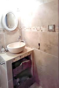 Villas Villa spacieuse a Lioux avec piscine privee et vue montagne : photos des chambres