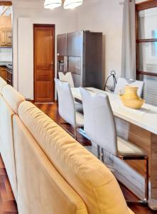 Villas Villa spacieuse a Lioux avec piscine privee et vue montagne : photos des chambres