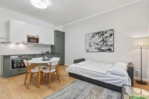 The Capital Retreat Apart