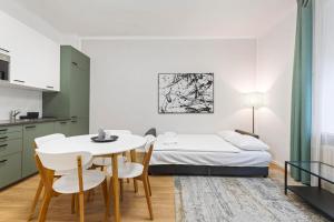 The Capital Retreat Apart