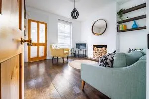 Swift Host Stylish City Terrace with Parking - Trowse Newton