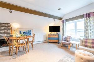 Apartment on Watergate Street By Cheshire Escapes