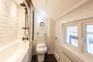 Apartment on Watergate Street By Cheshire Escapes