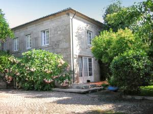 Charming villa with mountain view in Pedraça, pool